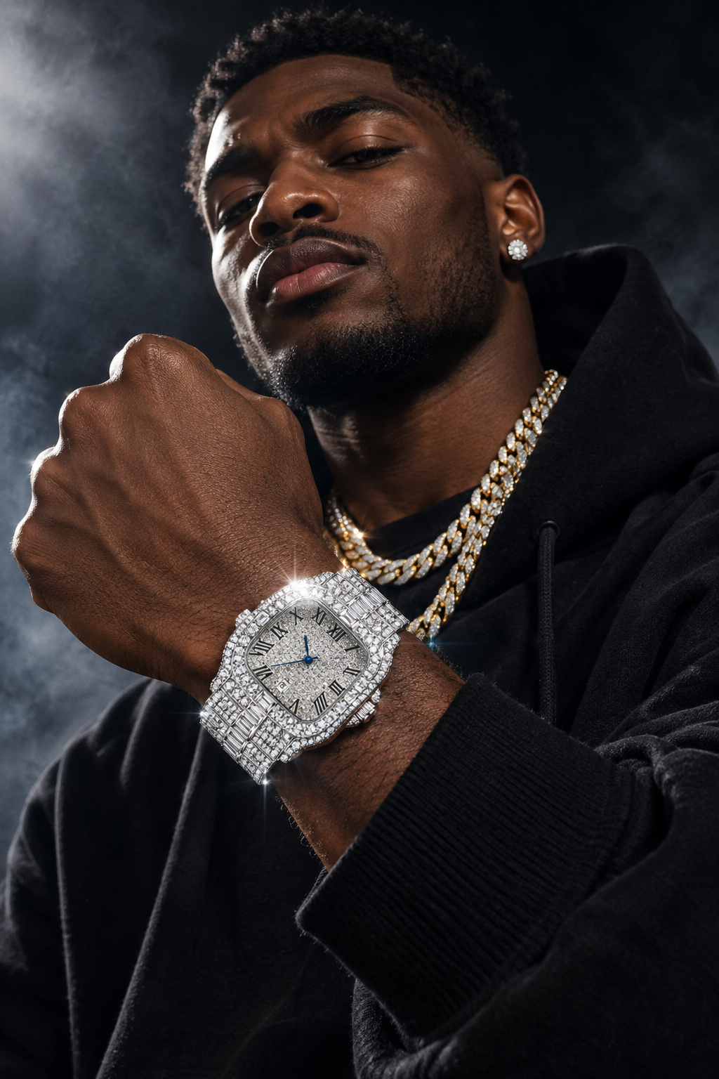 Modelo trap urban com Relógio Hip Hop Iced Out Diamond